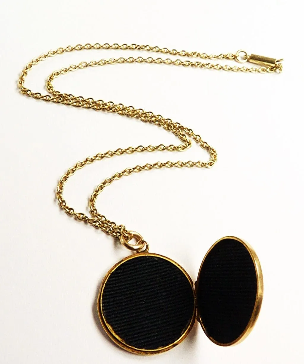 Fully Hallmarked 15 Carat Gold Locket Necklace 1908 Blanckensee & Son