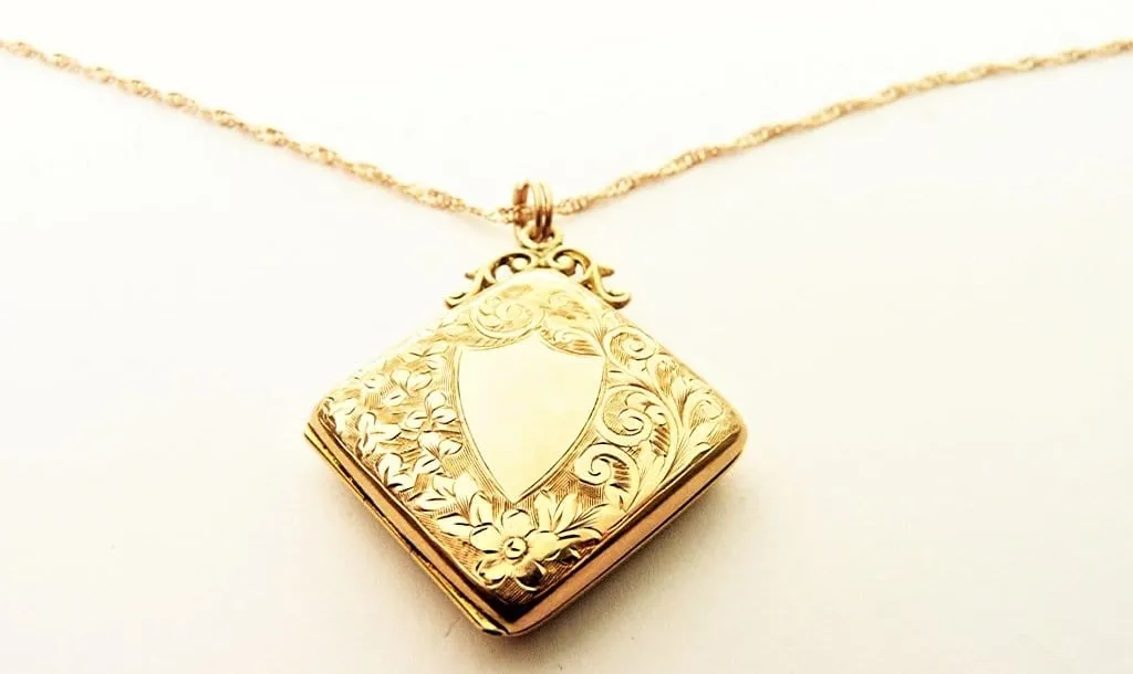 Solid Gold Fully Hallmarked Edwardian Locket Chester Assayed 1908 With Necklace